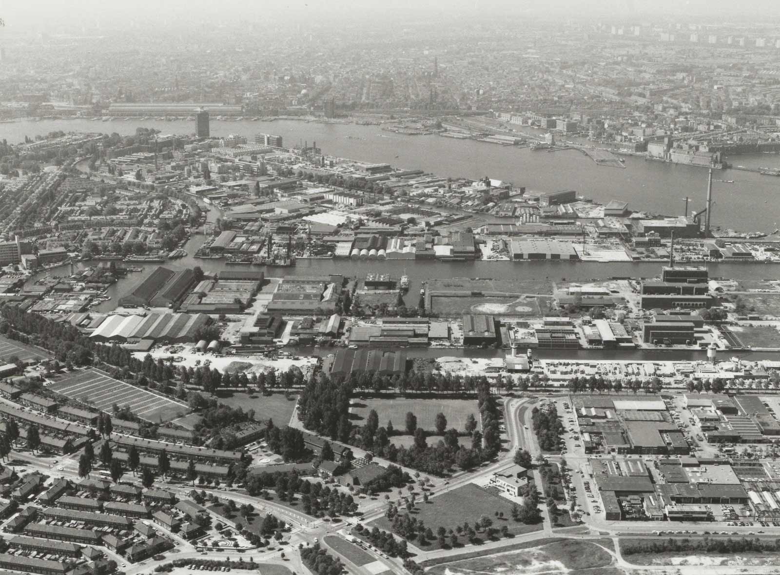 1970 aerial photograph of the Klaprozenbuurt and Buiksloteham areas