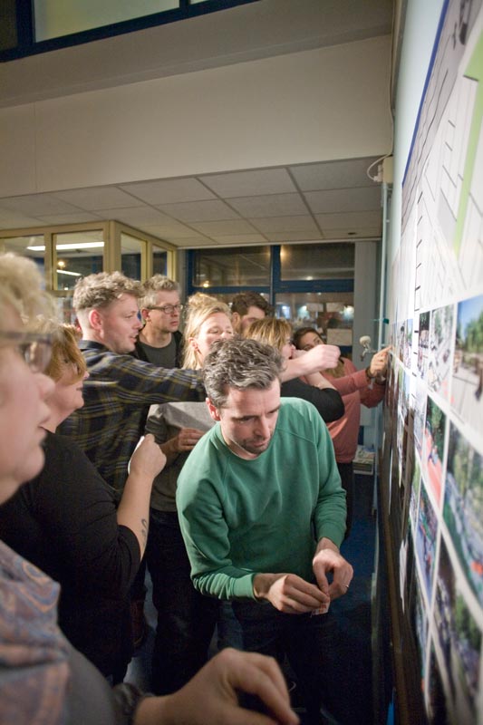 participants workshop working on a reference wall for project Klaprozenbuurt by BETA architect Amsterdam