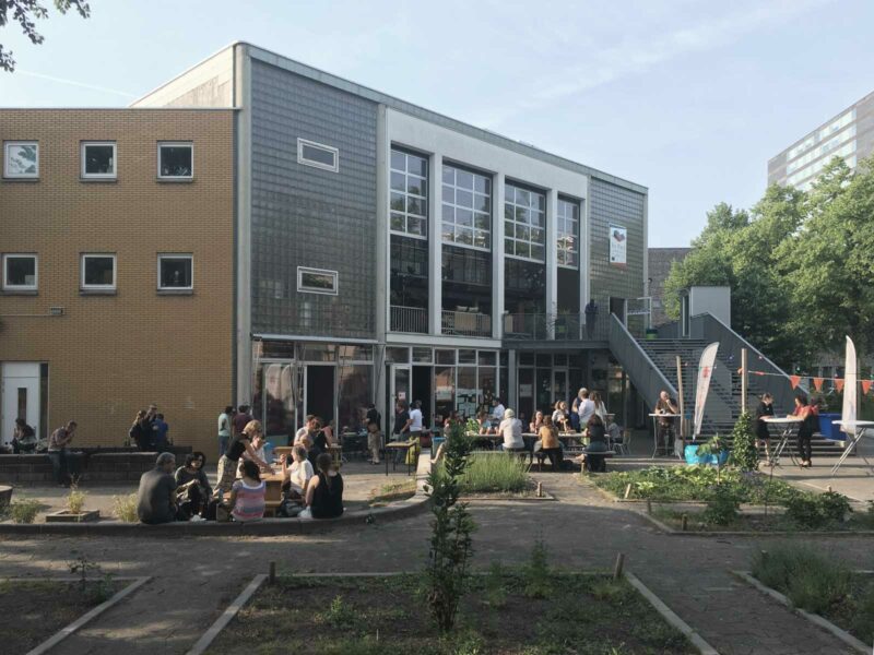 photo of ru par'e community square with people eating at tables during event by beta office for architecture amsterdam auguste gus van oppen evert klinkenberg