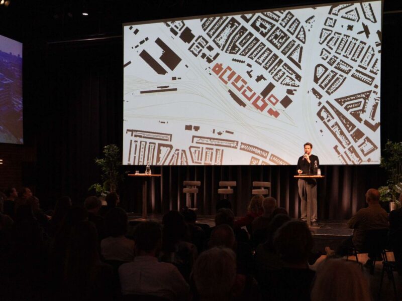 photo of De Architect debate at Pakhuis de Zwijger about the City as a Construction Site with Evert Klinkenberg of BETA architects amsterdam