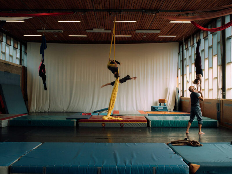 photo of people doing circus acts at Circus Lab at Podium Lely, project by BETA architects Amsterdam Evert Klinkenberg Auguste Gus van Oppen in collaboration with OUEST